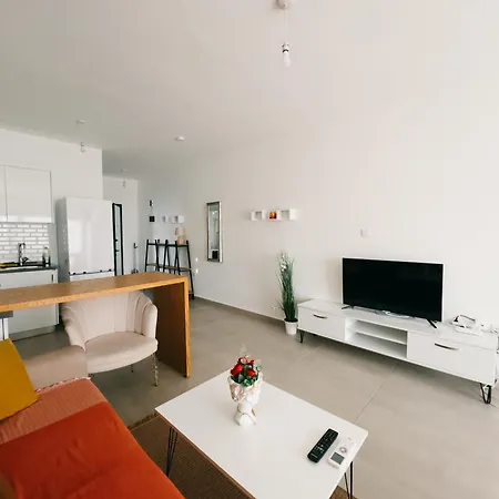 Luscious In Iskele, Long Beach, Caesar * Trikomo