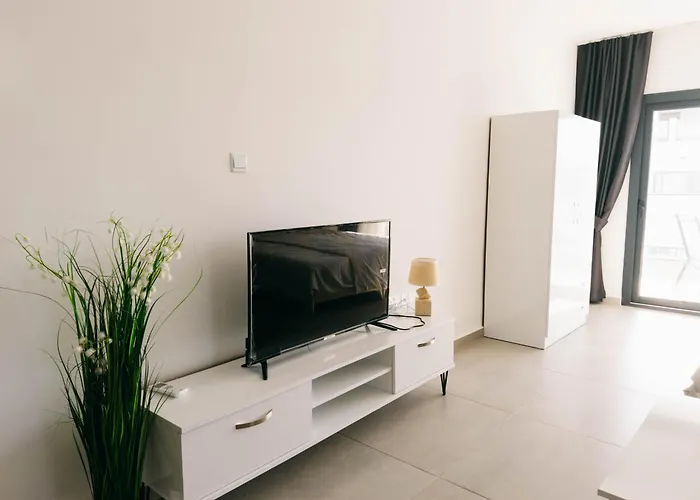 Luscious In Iskele, Long Beach, Caesar * Trikomo