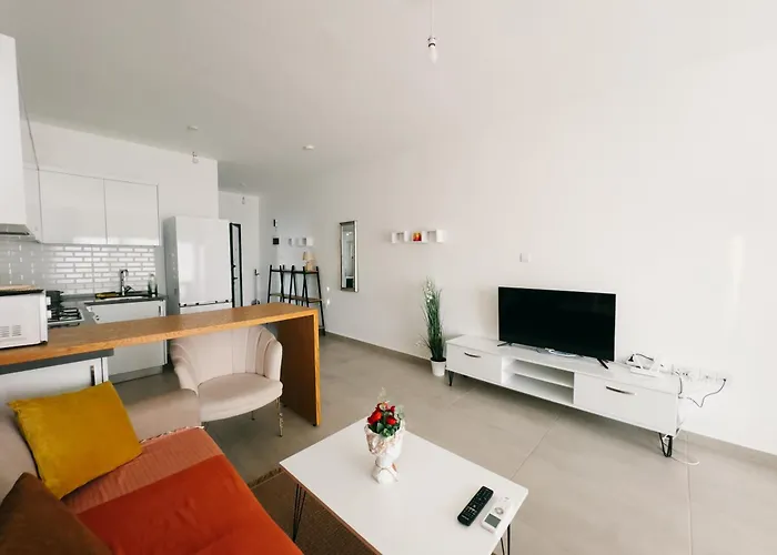 Luscious In Iskele, Long Beach, Caesar * Trikomo